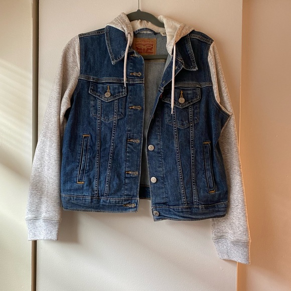 Levi's Jackets & Blazers - Levi’s Women’s Hybrid Trucker Denim Jacket (L)